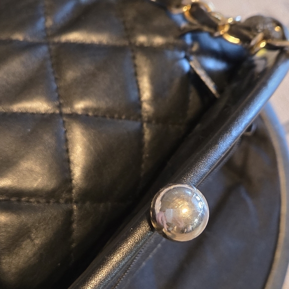 A Chanel Vibe Black Genuine Leather Quilted Diamond Purse W Tassel - Picture 11 of 13